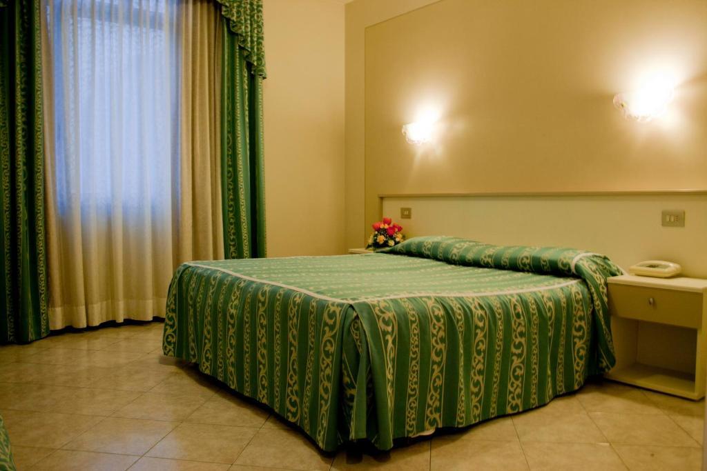 Hotel Michelangelo Реццато Экстерьер фото