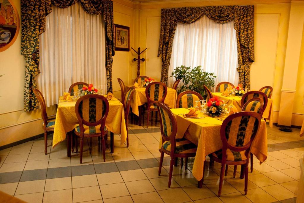 Hotel Michelangelo Реццато Экстерьер фото
