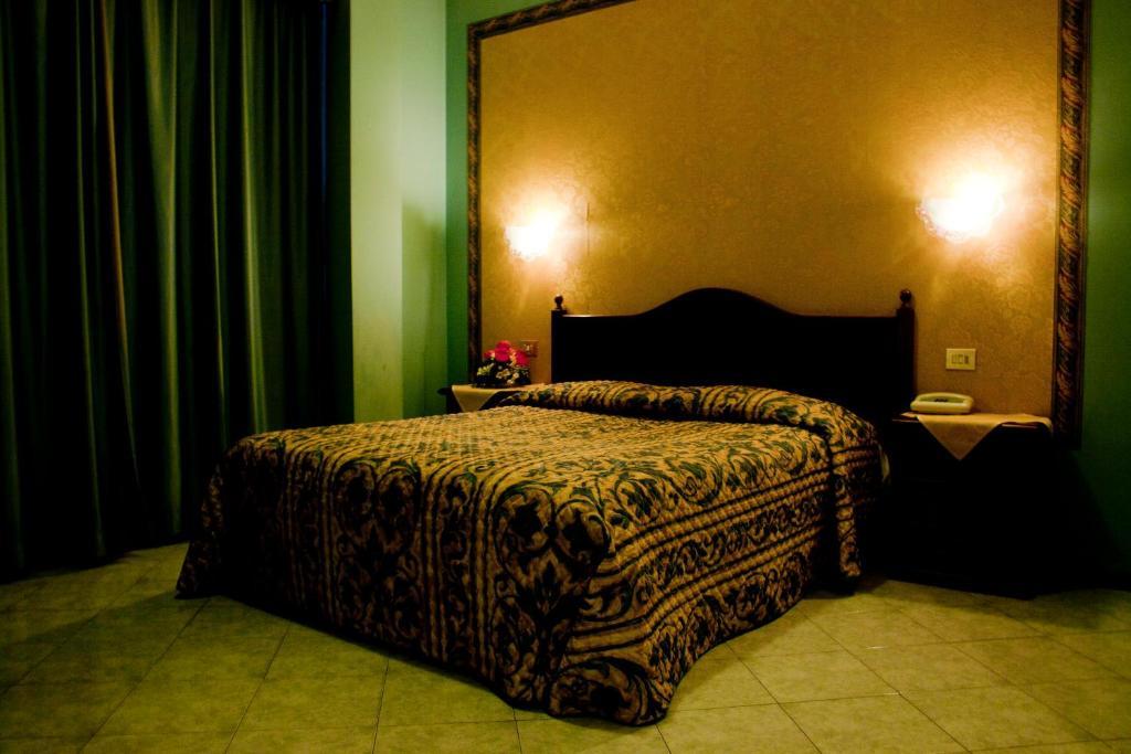 Hotel Michelangelo Реццато Экстерьер фото