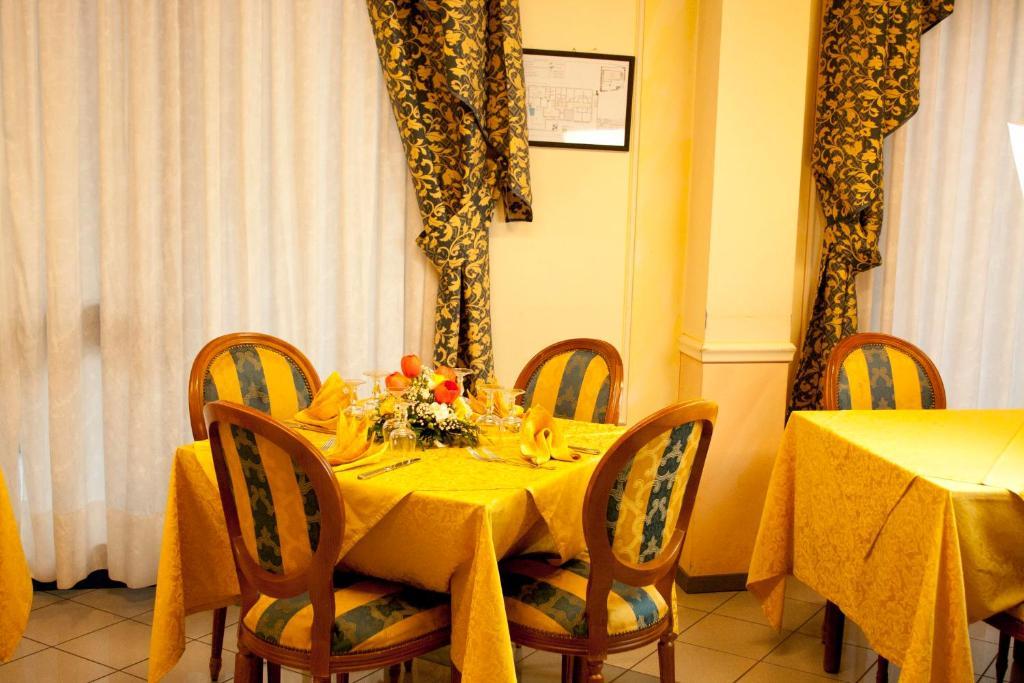 Hotel Michelangelo Реццато Экстерьер фото