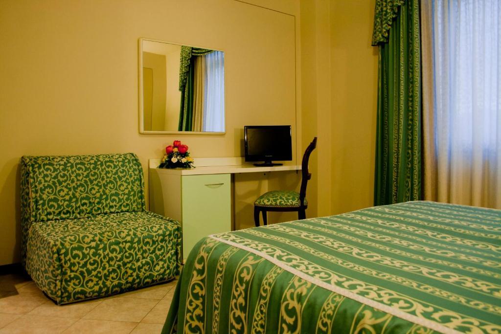Hotel Michelangelo Реццато Экстерьер фото