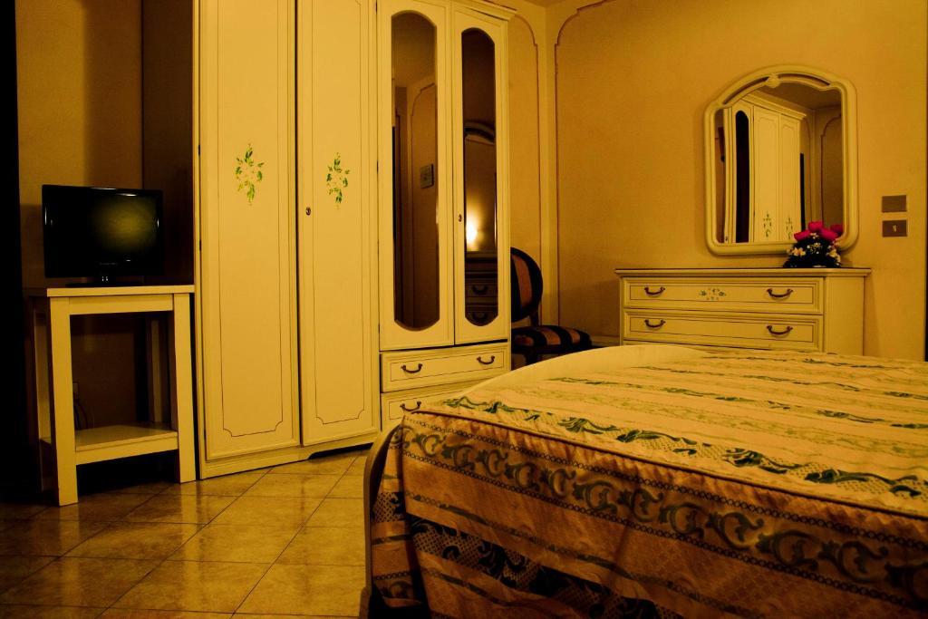 Hotel Michelangelo Реццато Экстерьер фото