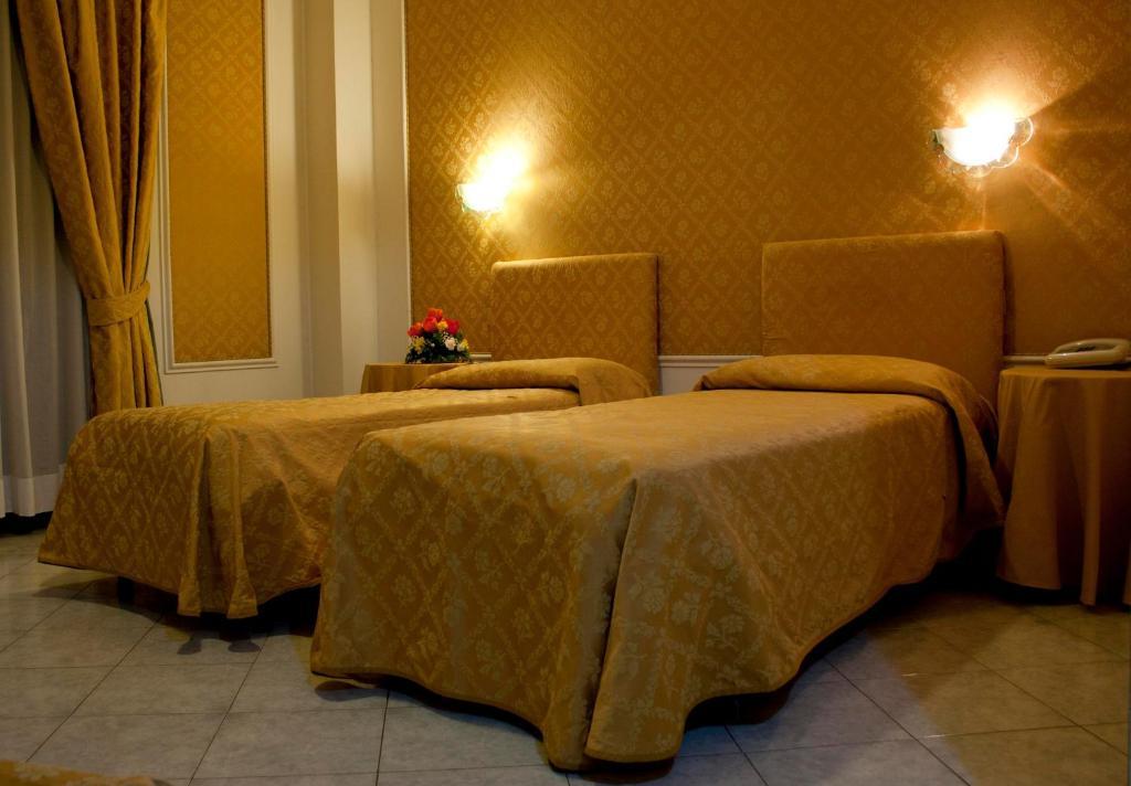 Hotel Michelangelo Реццато Экстерьер фото