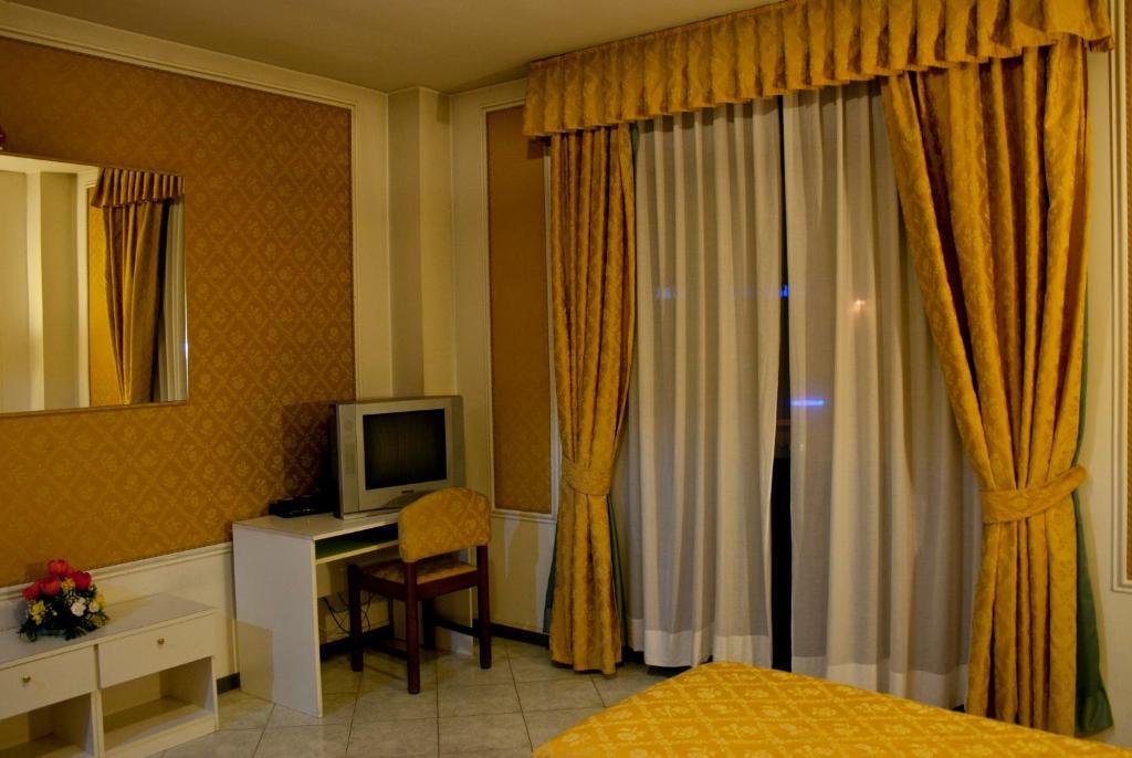 Hotel Michelangelo Реццато Экстерьер фото