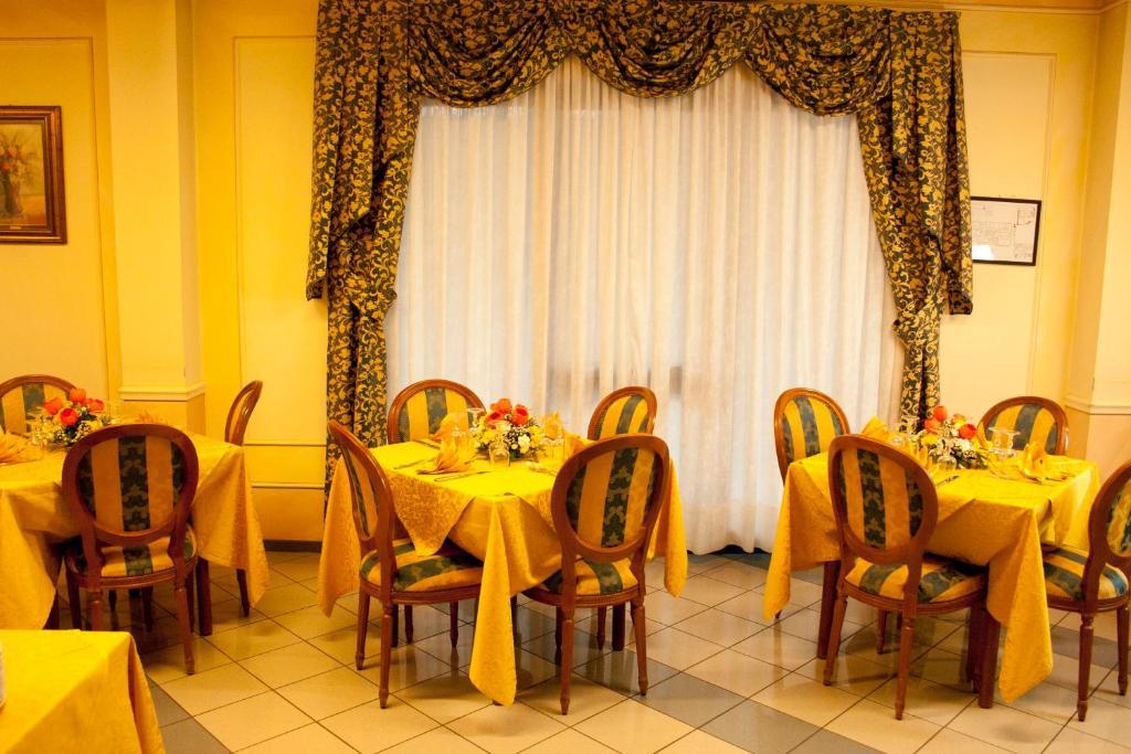 Hotel Michelangelo Реццато Экстерьер фото