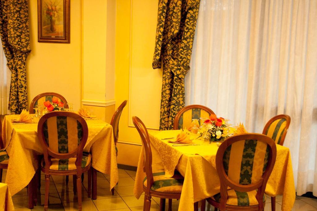 Hotel Michelangelo Реццато Экстерьер фото